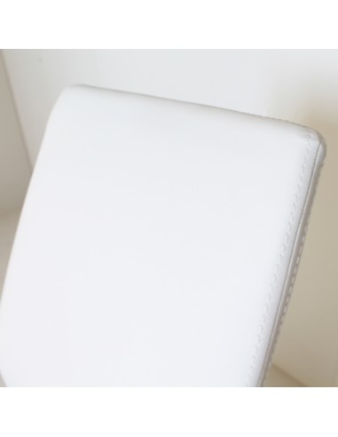 Silla tapizada con base en acero cromado