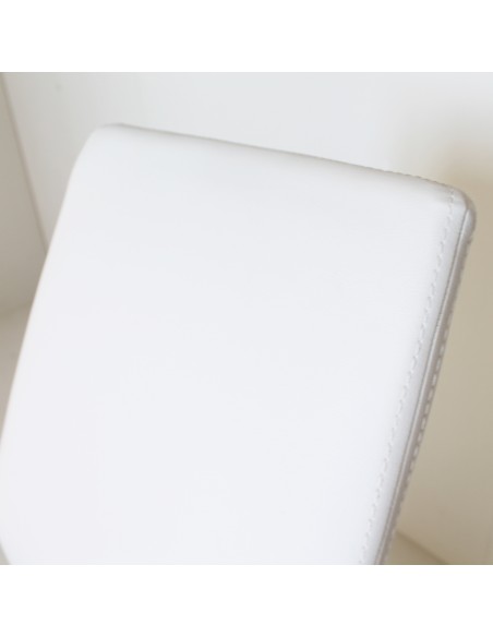 Silla tapizada con base en acero cromado