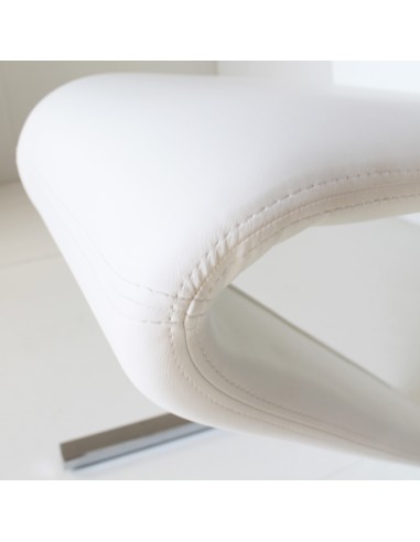 Silla tapizada con base en acero cromado