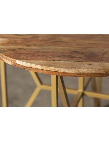 Mesa de madera natural con patas de acero en...